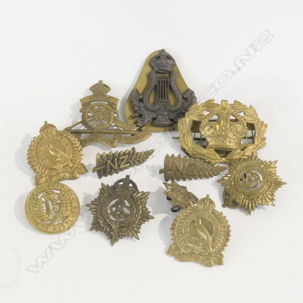 NZ ARTILLERY, ASC, WAAC, 15 N.AUCK, BANDSMAN, ETC BADGES Image 1++