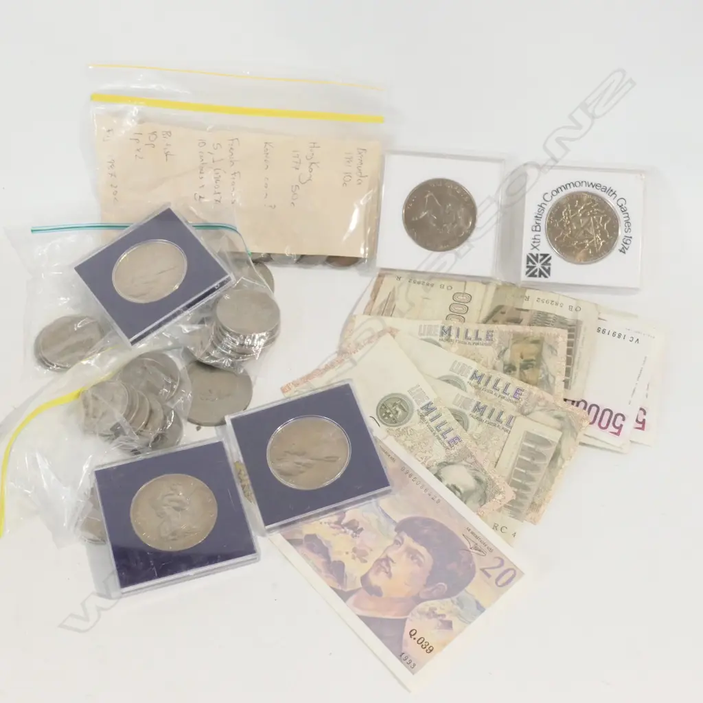 ASST COMMEMORATIVE COINS + WORLD COINS + B/NOTES Image 1++