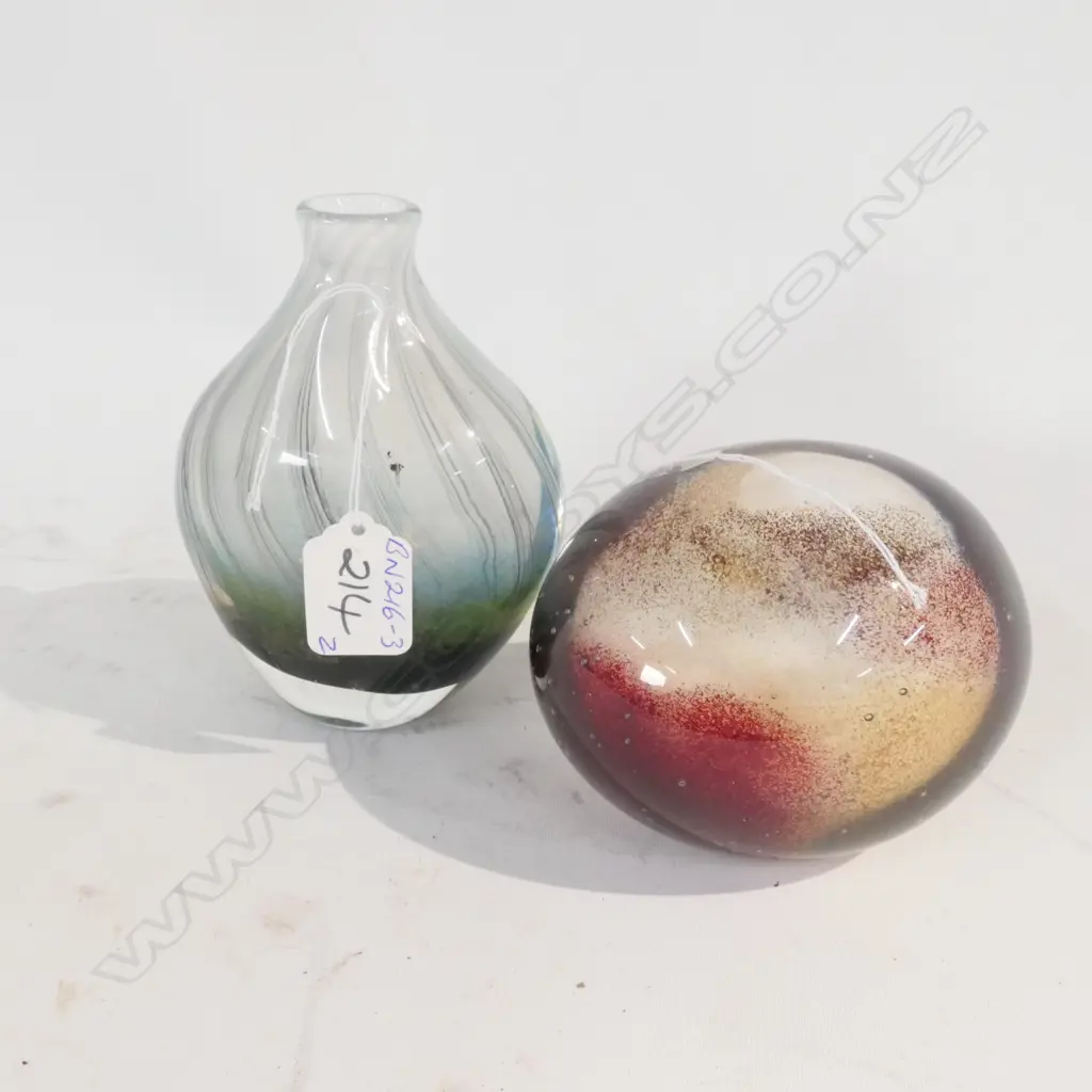 2 ART GLASS PIECES: PAPERWEIGHT CAVE DRAWING + VASE Image 1++