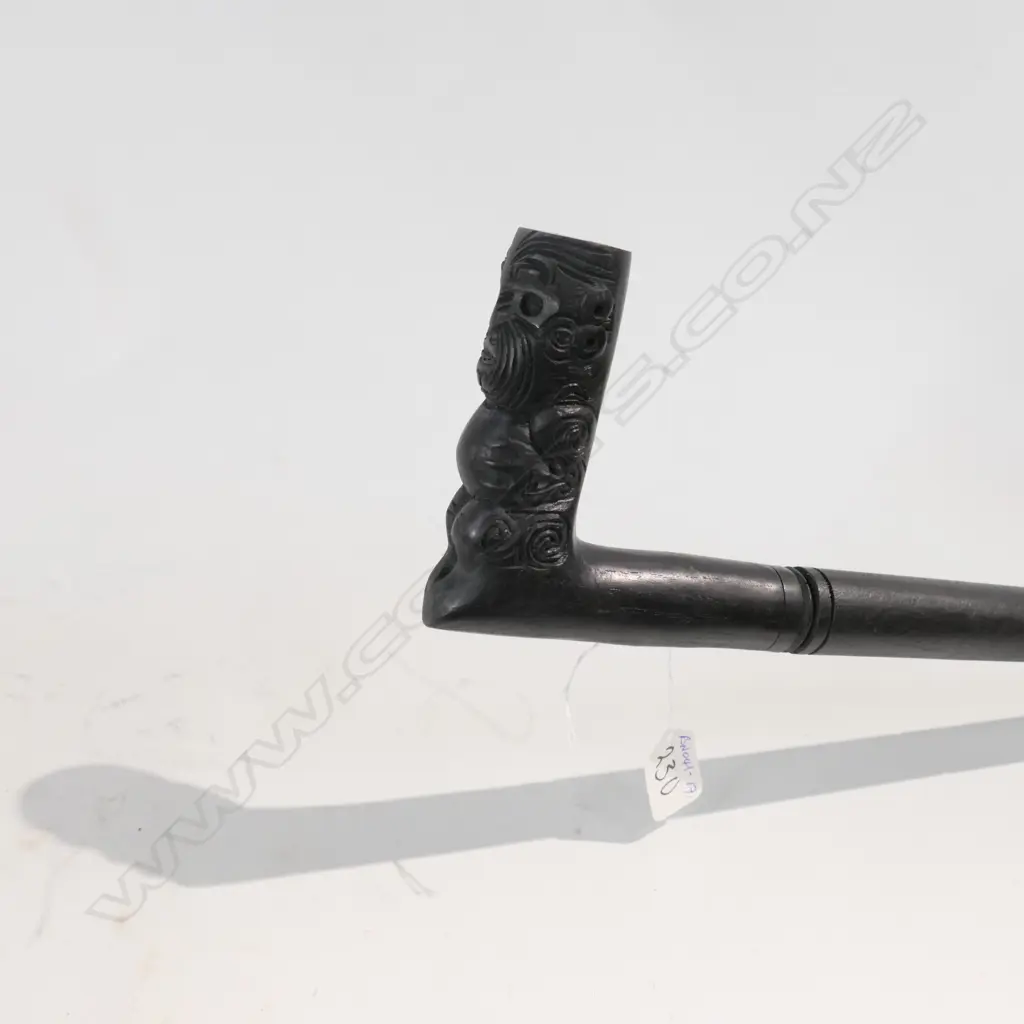 MAORI CARVED HANDLE WALKING STICK Image 1++