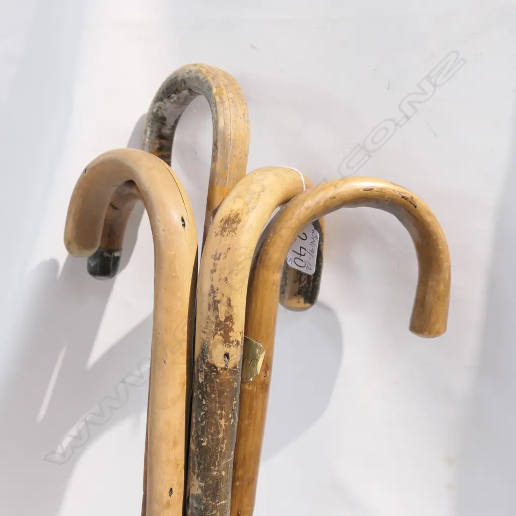 5 BAMBOO & LIGHT WOOD VINTAGE WALKING STICKS Image 1++