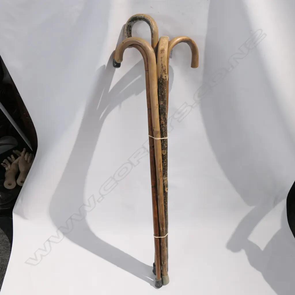 5 BAMBOO & LIGHT WOOD VINTAGE WALKING STICKS Image 1++