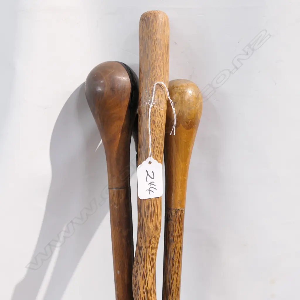 4 VINTAGE WALKING STICKS  Image 1++