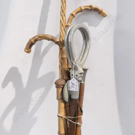 6 VINTAGE WALKING STICKS ETC. SHOOTING STICK, CROP...