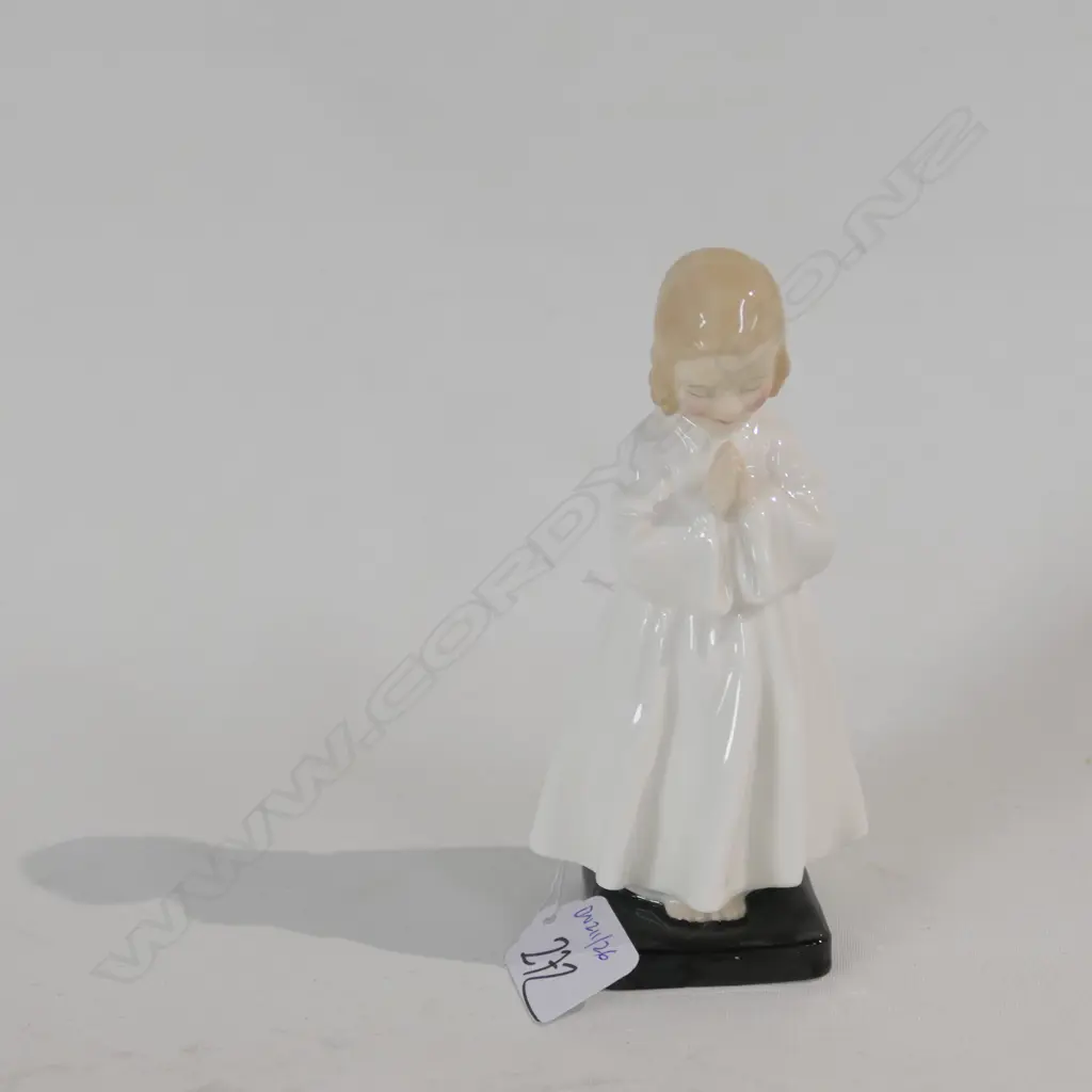 ROYAL DOULTON FIGURE BEDTIME H 150 MM  Image 1++