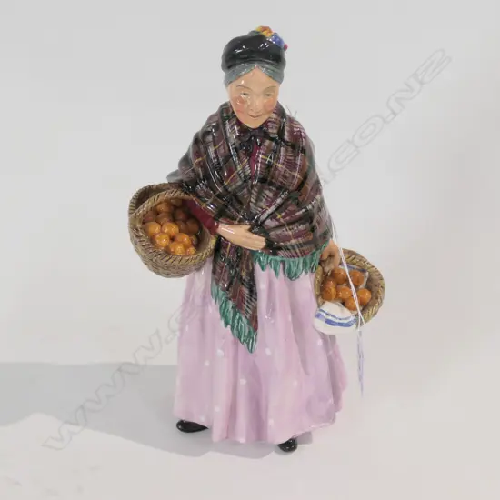 ROYAL DOULTON FIGURE THE ORANGE SELLER H 220 MM
