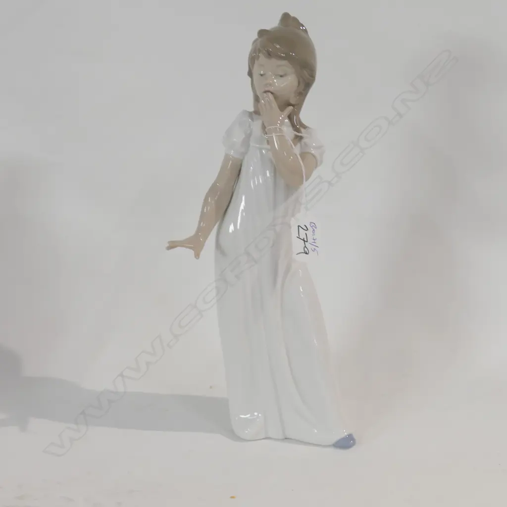 NAO FIGURE OF A YOUNG GIRL H 290 MM Image 1++