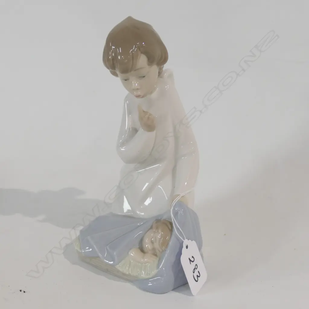 LLADRO GIRL WITH BABY H 170 MM Image 1++