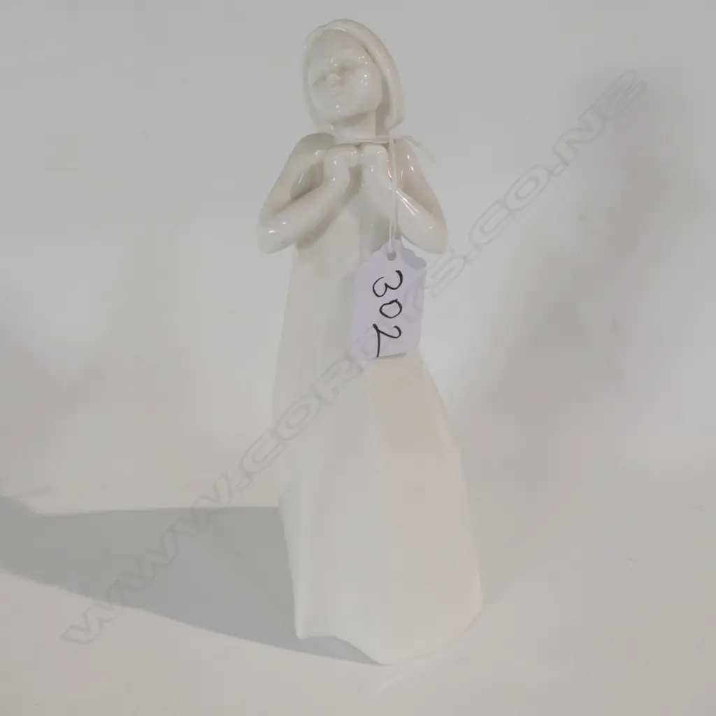 R. DOULTON 'THANKFUL' FIGURINE 230MM H Image 1++