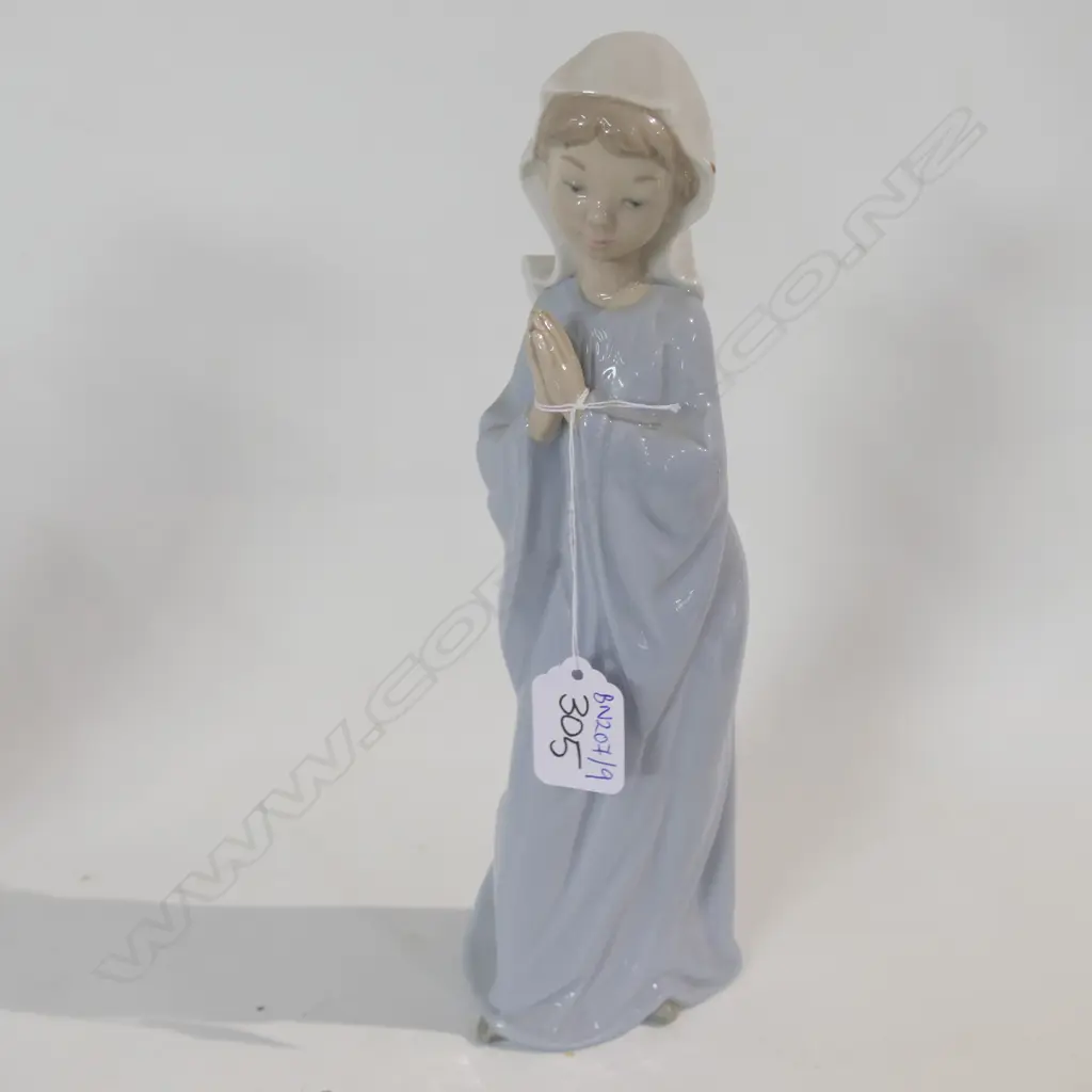 NAO FIGURE PRAYING NUN 280MM H Image 1++