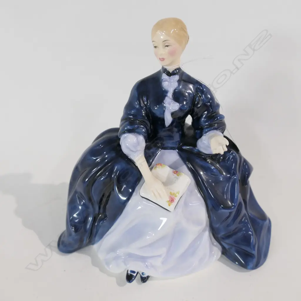 ROYAL DOULTON FIGURINE LAURIANNE HN2719 Image 1++