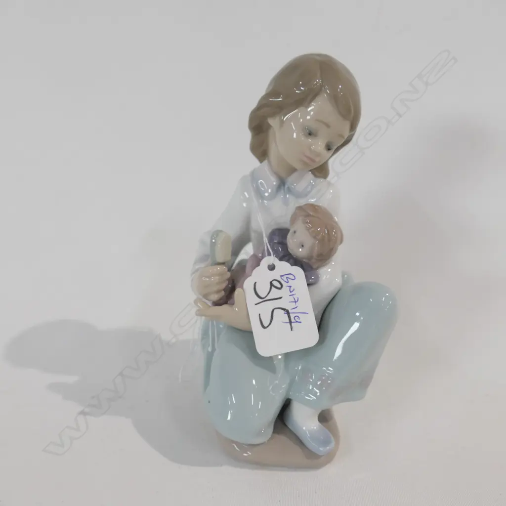 LLADRO FIGURE GIRL WITH DOLL H 150 MM Image 1++