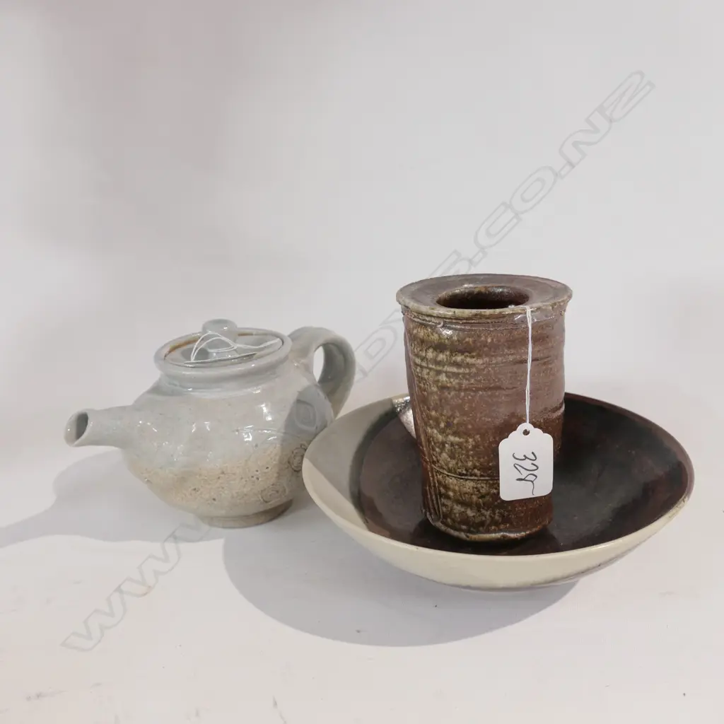 3 NZ STUDIO POTTERY PCES; DUNCAN SHEARER VASE... Image 1++