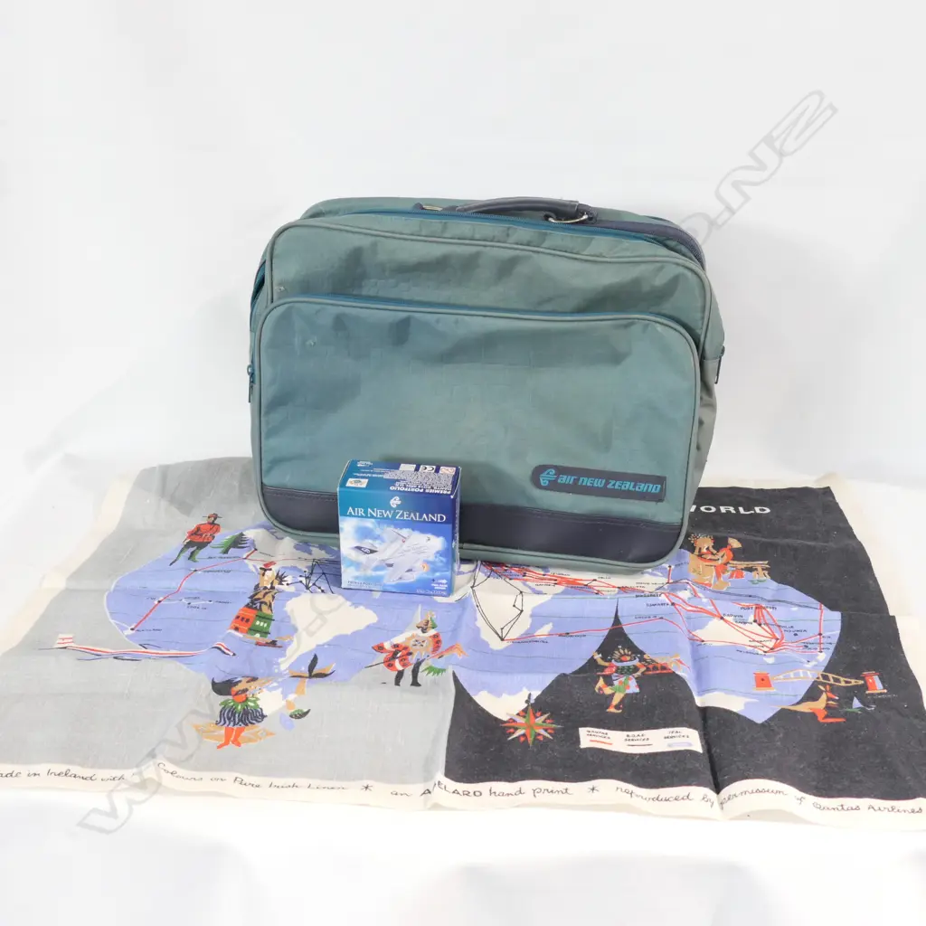 COLLECTABLE QANTAS TEA TOWEL, AIR NEW ZEALAND CABIN BAG, PLANE Image 1++