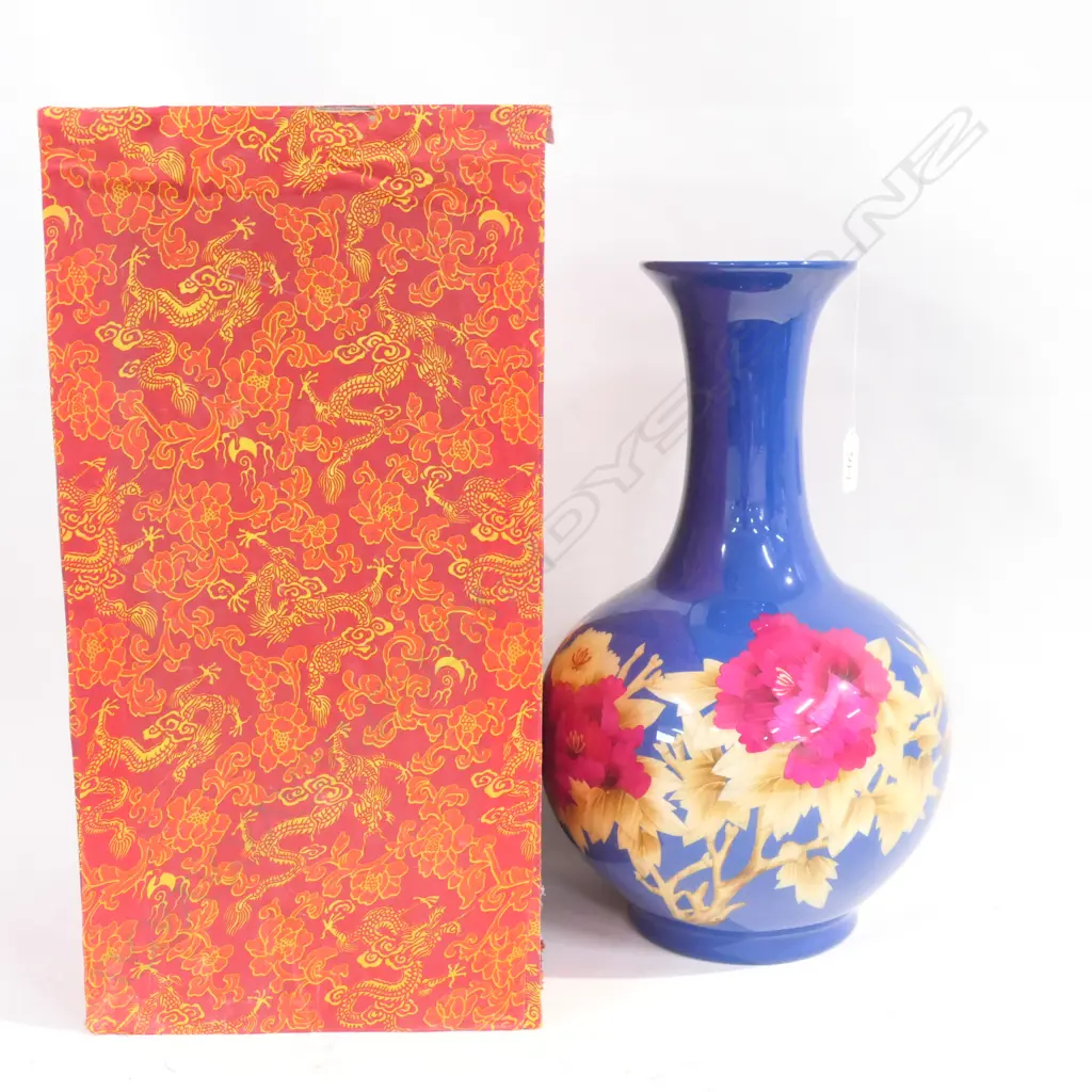 LARGE BLUE CHINESE VASE Image 1++