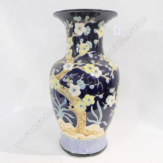 TALL ORIENTAL VASE 520MM H