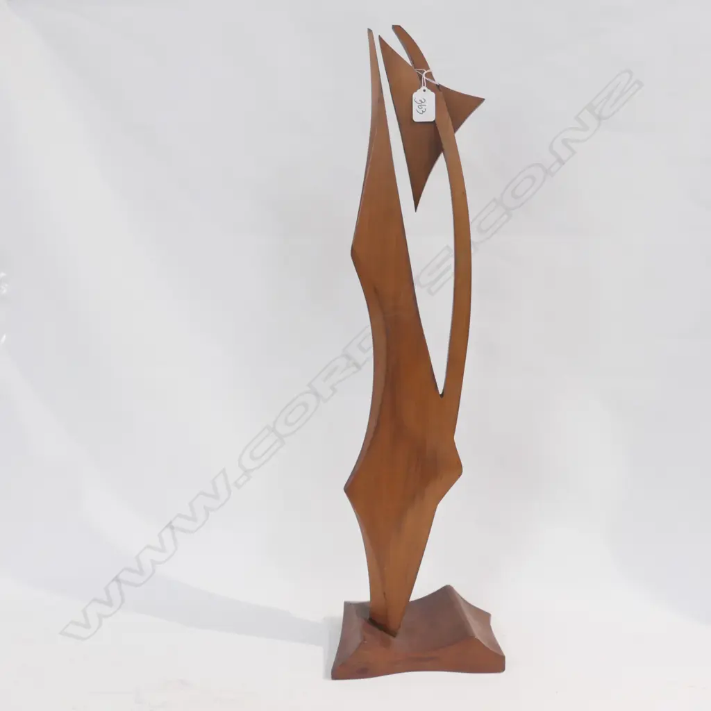 A. SHIELDS CARVED MODERNIST NZ KAURI SCULPTURE H. 715MM Image 1++