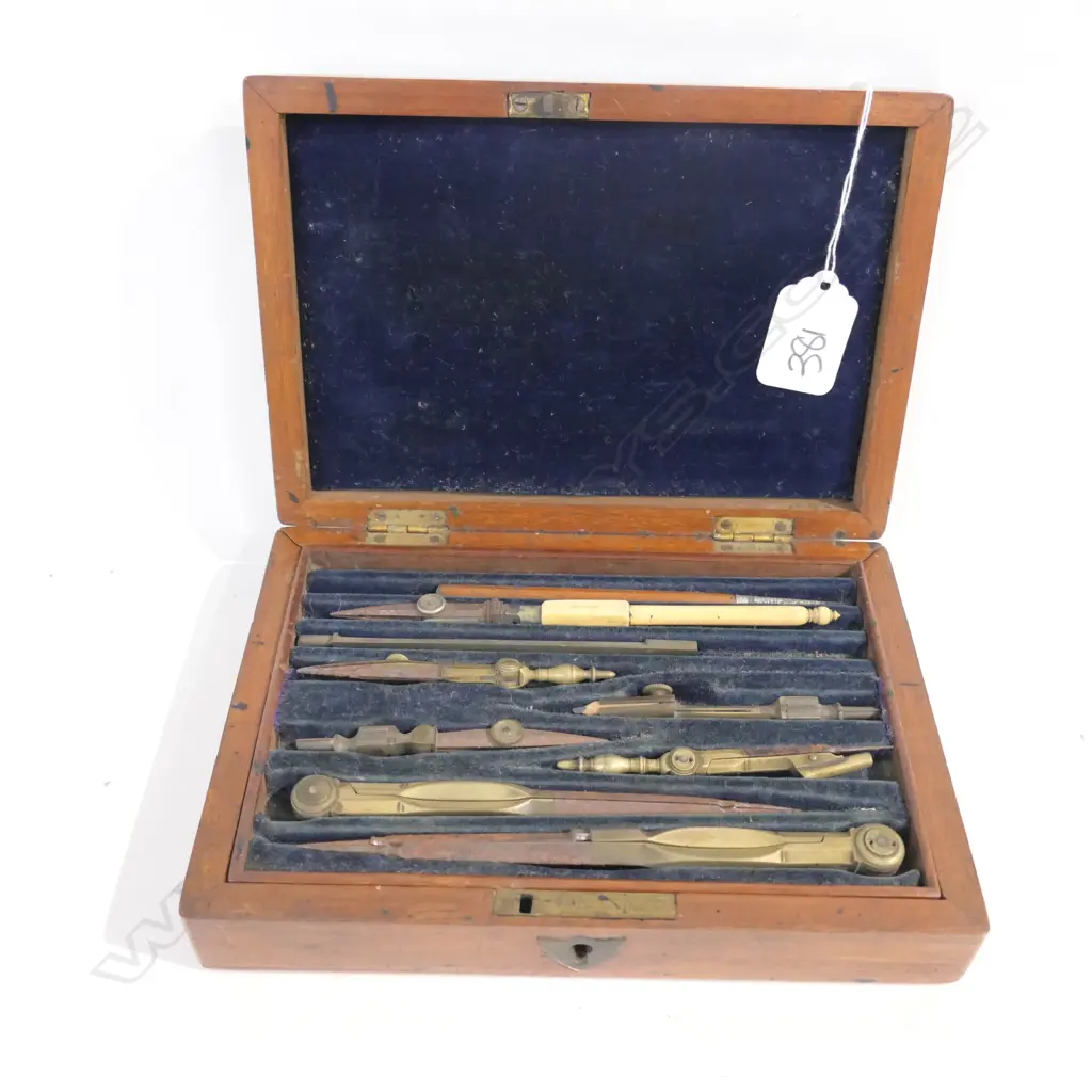 MAHOGANY BOXED DRAUGHTING SET Image 1++