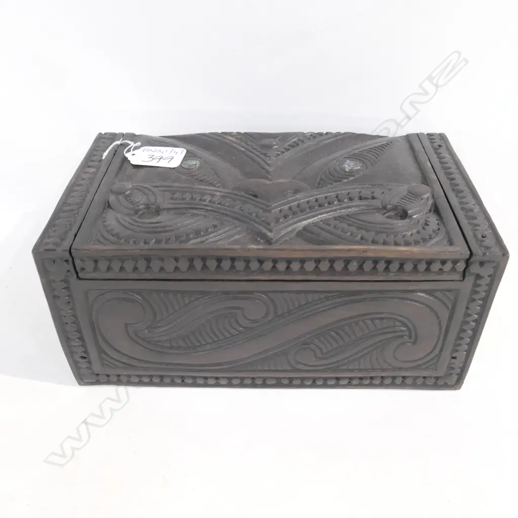 LARGE CARVED WOODEN MAORI BOX 240MM L Image 1++