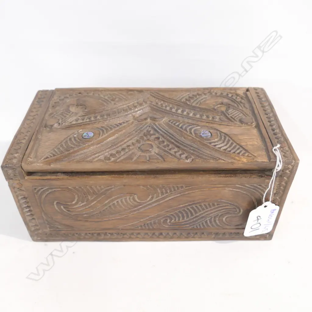 LARGE CARVED WOODEN MAORI BOX 240MM L Image 1++