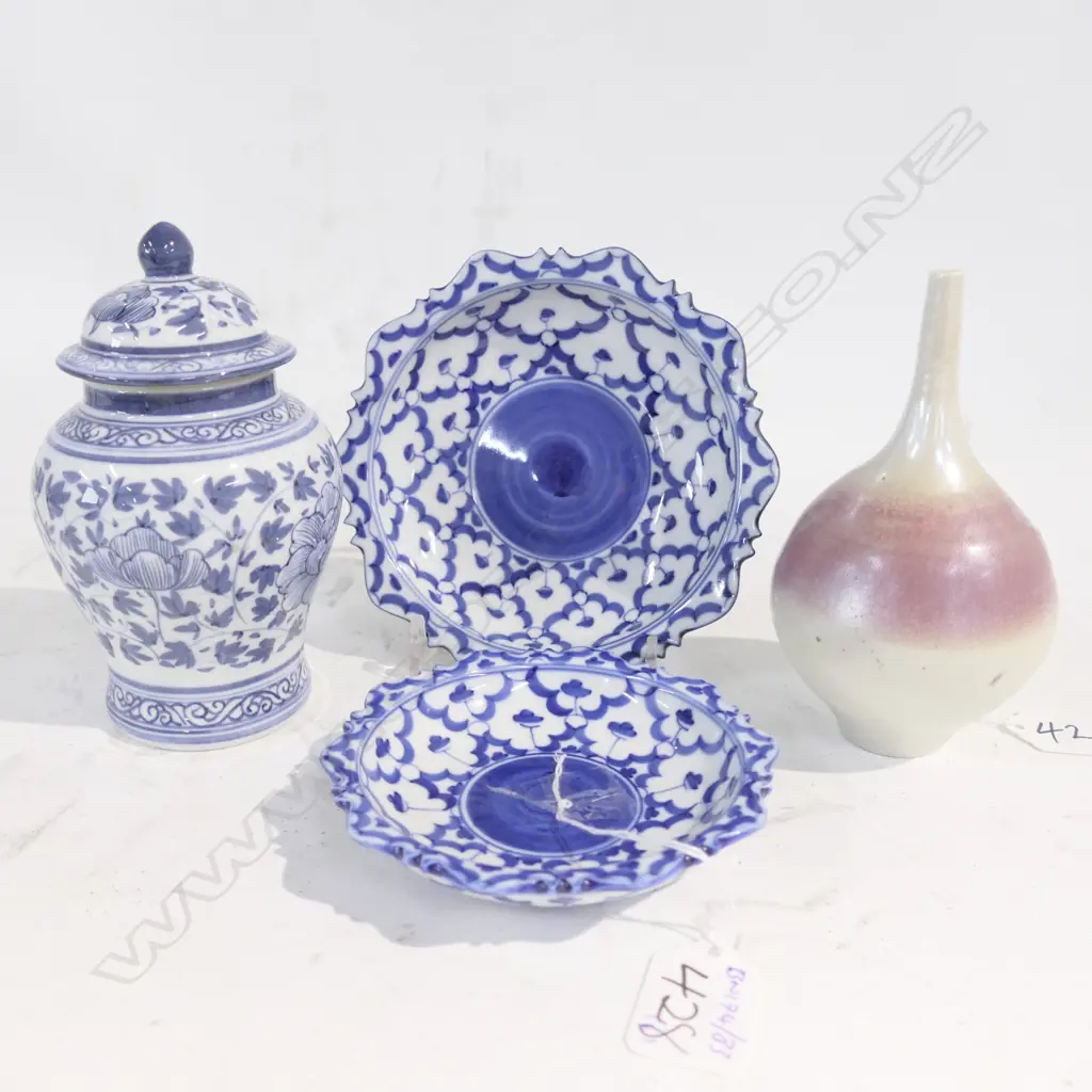 3 ORIENTAL B+W PIECES + POTTERY VASE Image 1++