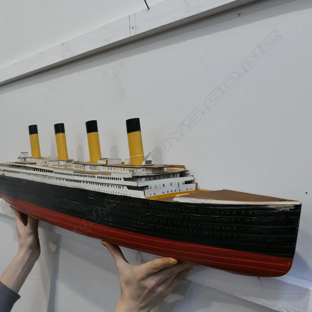 MODEL SHIP POSSIBLY TITANIC L. 1080mm Image 1++