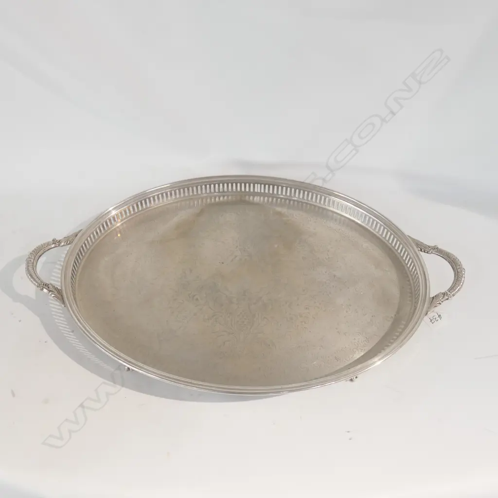 LGE SILVER PLATE GALLERIED BANQUET TRAY Image 1++