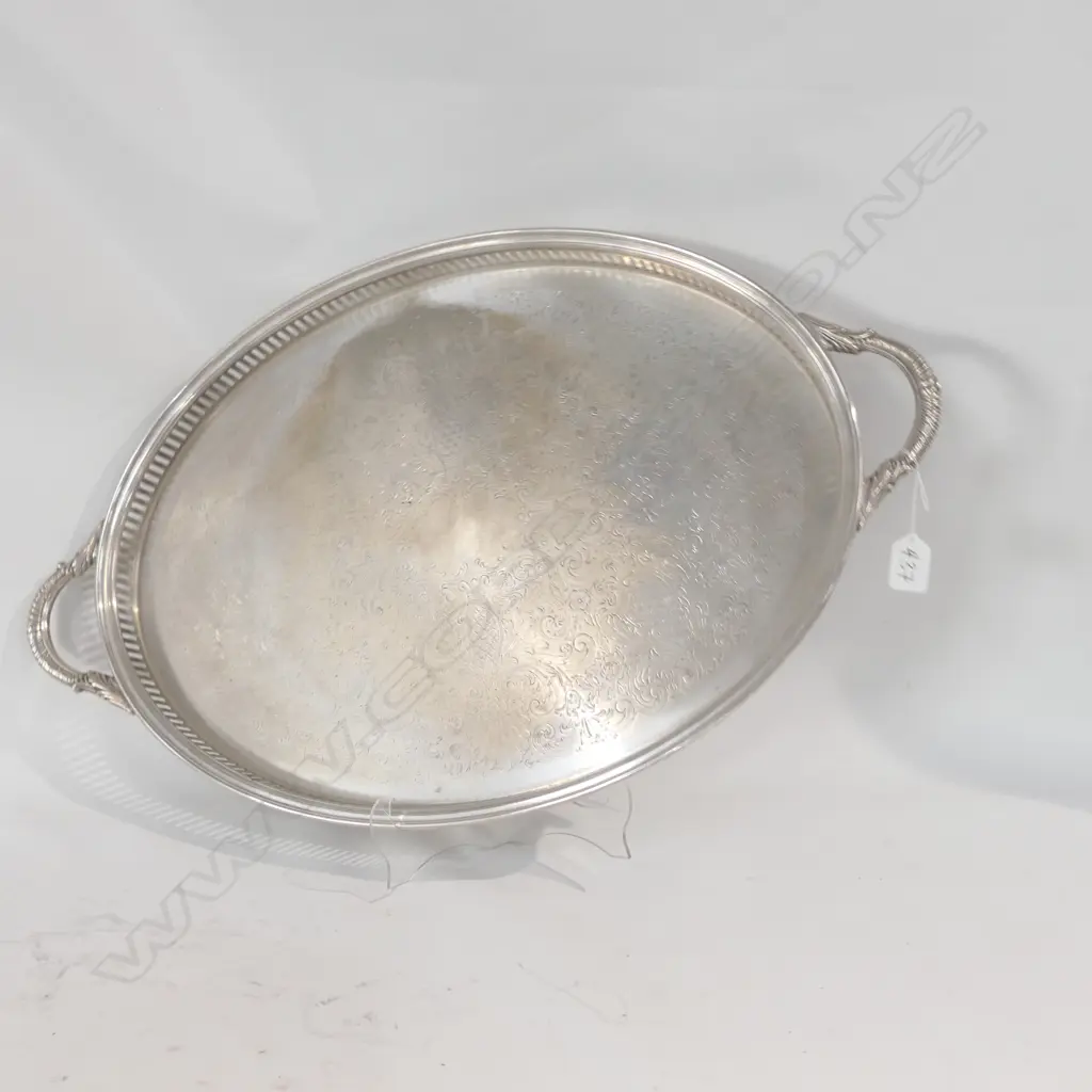 LGE SILVER PLATE GALLERIED BANQUET TRAY Image 1++