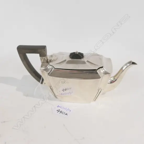 EDWARDIAN SILVER BACHELORS TEAPOT LONDON 1902, 254 GRMS