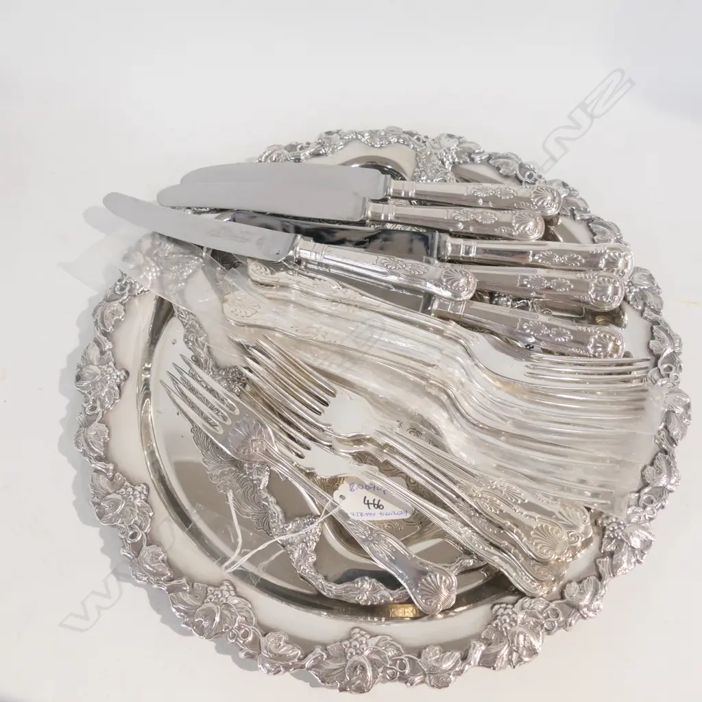 2 EP TRAYS +KINGS PATTERN KNIVES + FORKS Image 1++