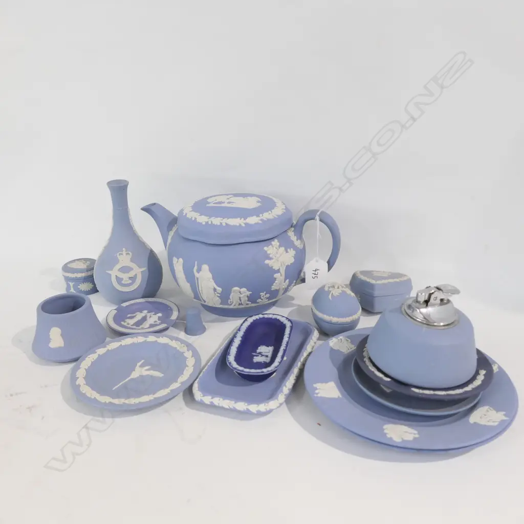 18X WEDGWOOD  PORCELAIN ITEMS INCLUDING; TEA POT, VASE, LIGHTER,  JEWELLERY BOXES, DISHES &  EPS ETC Image 1++