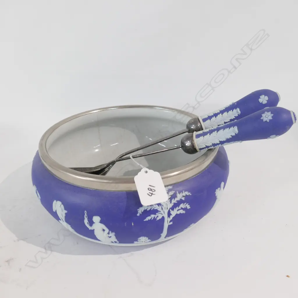 EPS WEDGWOOD SALAD BOWL & SERVING SPOONS  Image 1++