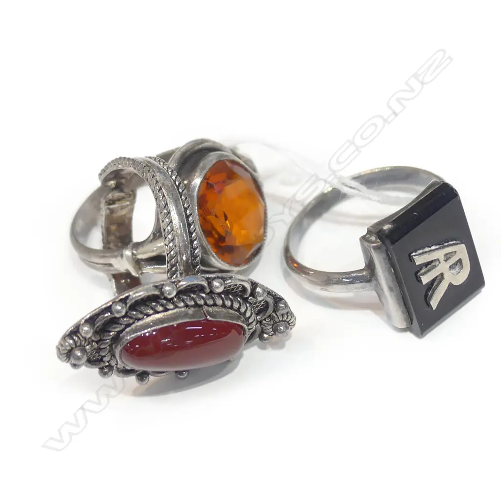 3 VINTAGE 925 SILVER RINGS Image 1++