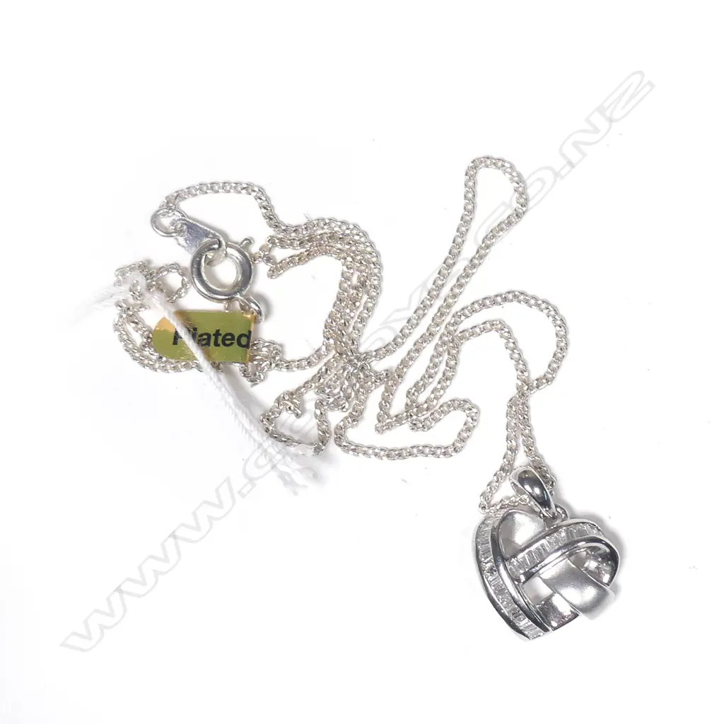 18CT WHITE GOLD DIAMOND HEART PENDENT, S/P. CHAIN Image 1++