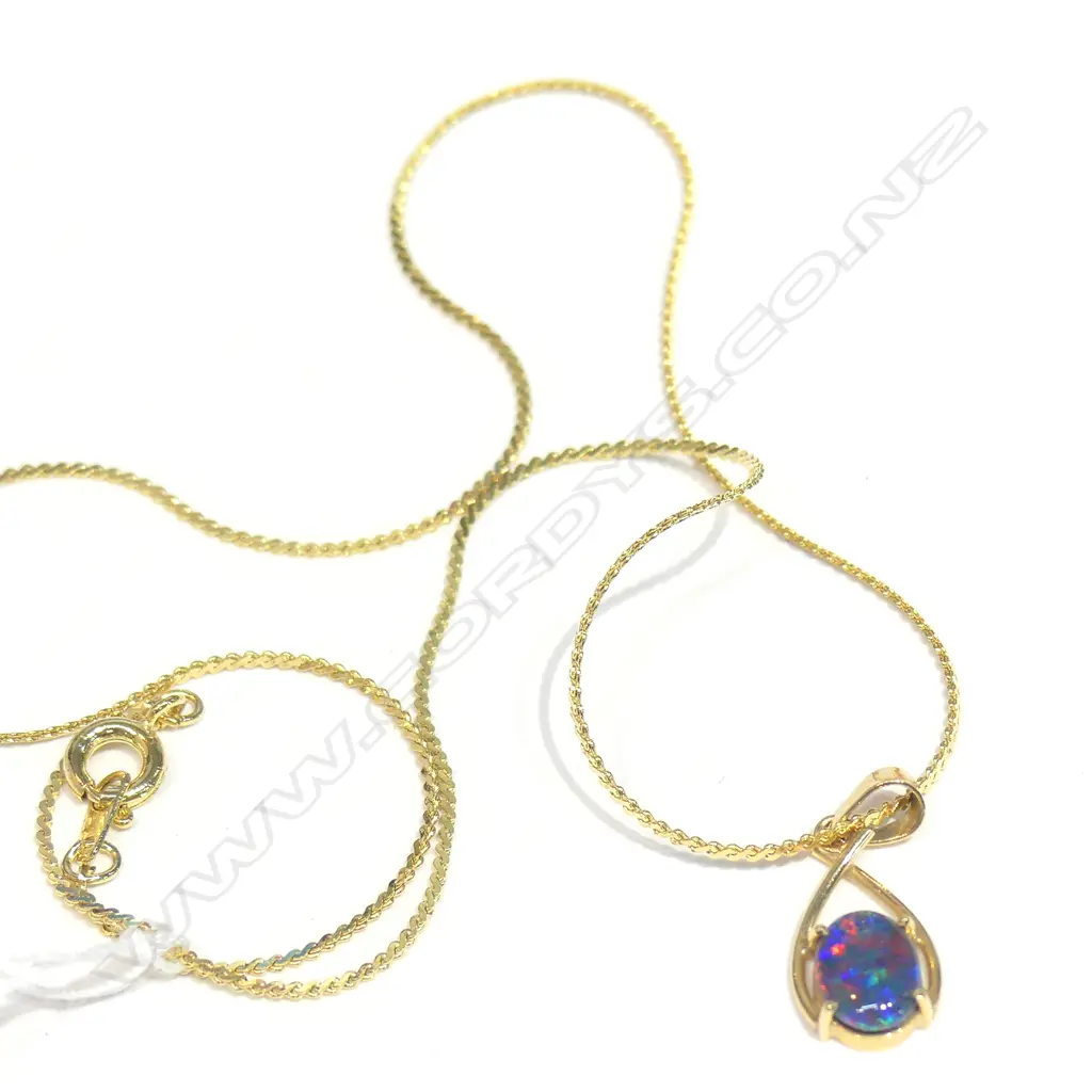 14CT YG  TRIPLET OPAL PENDENT, GP CHAIN Image 1++