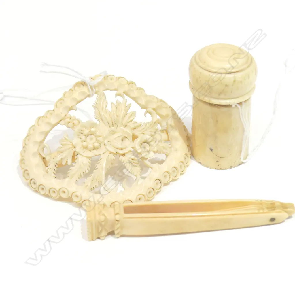 IVORY CASE/BROOCH/PEN KNIFE/SEAL Image 1++