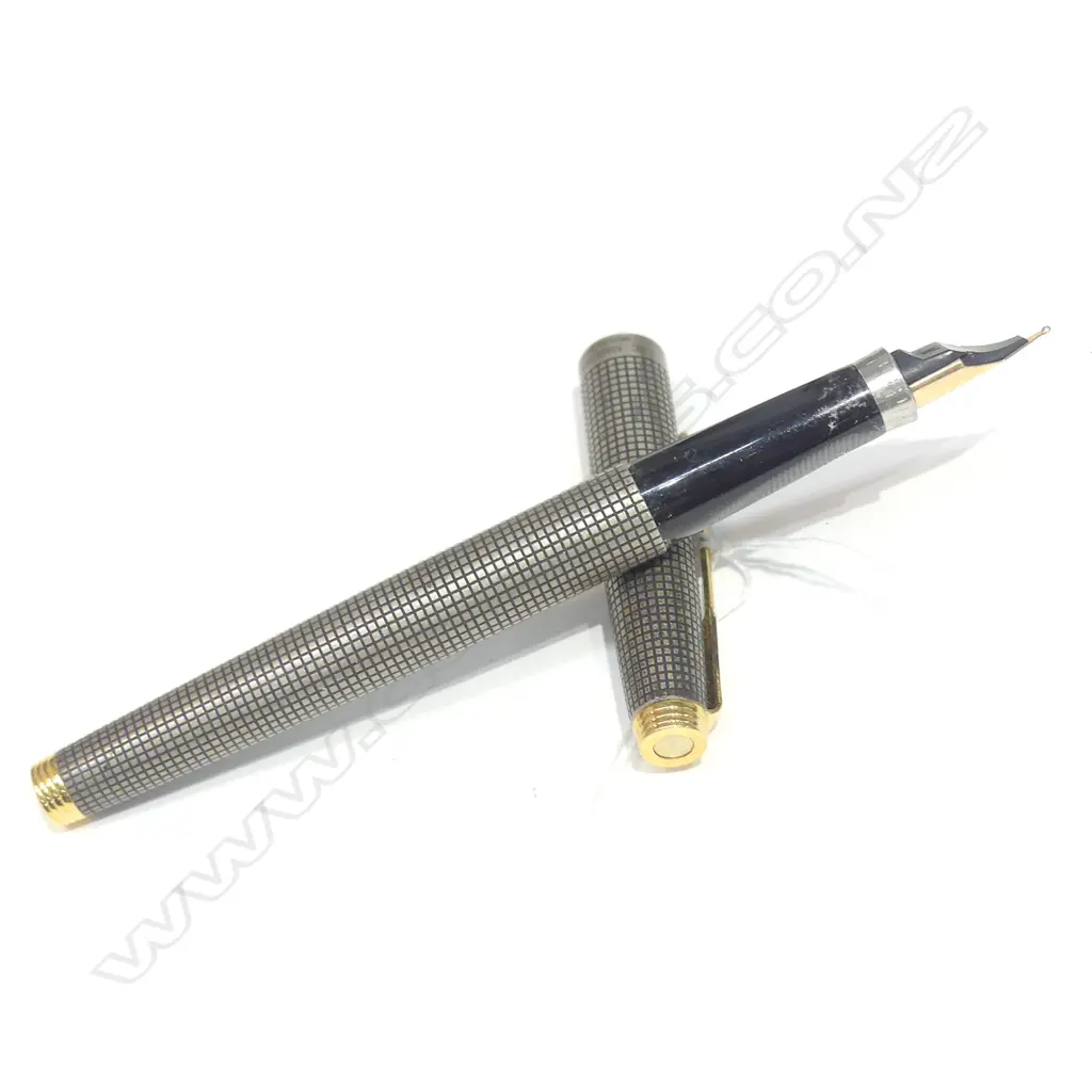 S  SILVER PARKER PEN  Image 1++