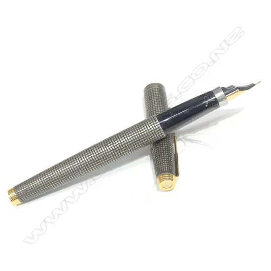 S  SILVER PARKER PEN 