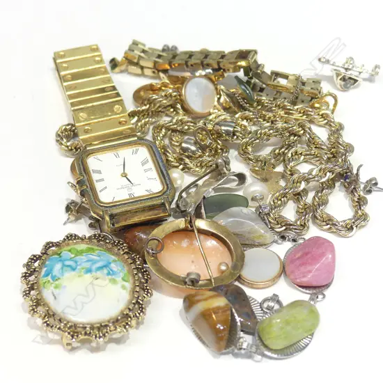 ASSORTED BOX OF JEWELLERY/ WATCHES