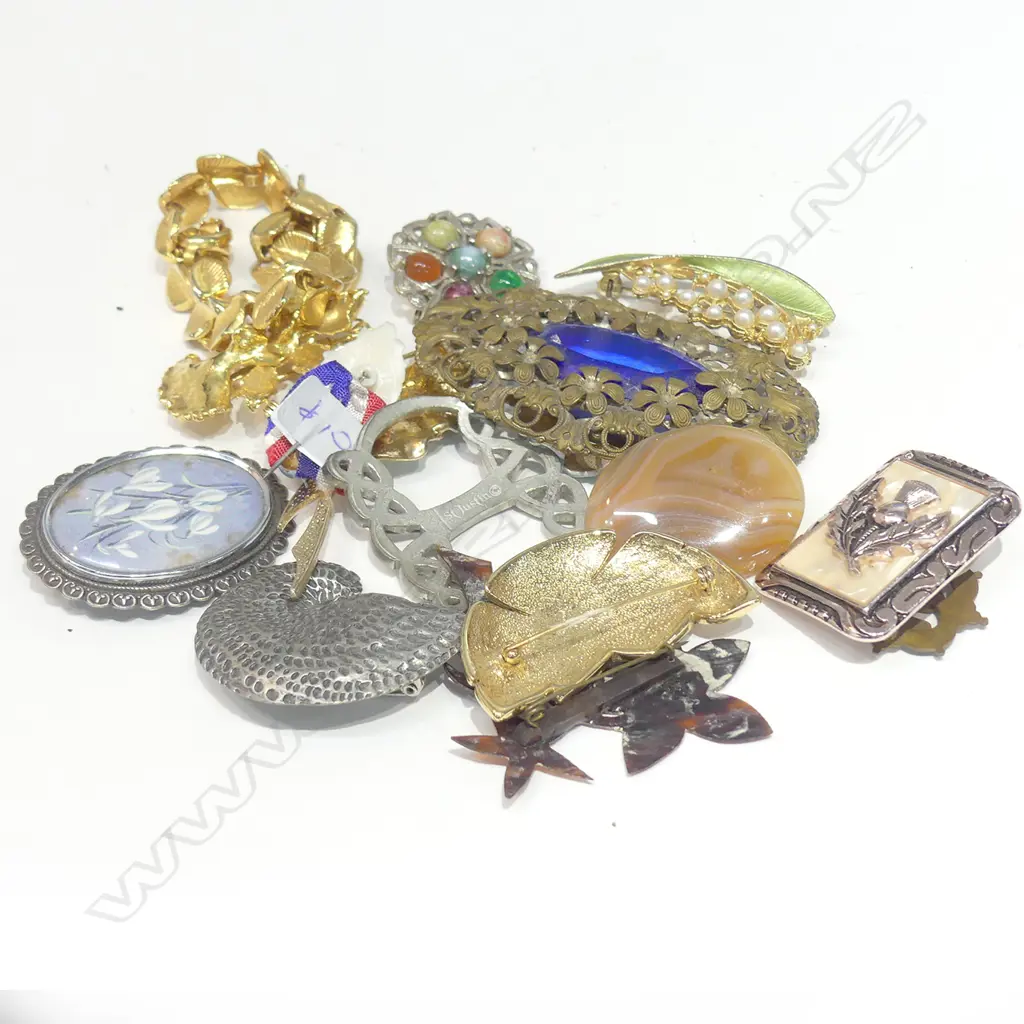 ASSORTED COSTUME JEWELLERY Image 1++