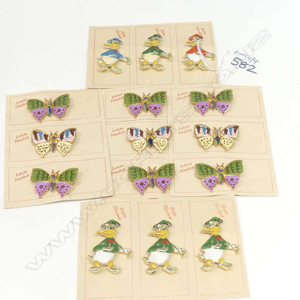 BAG OF COSTUME DONALD DUCK BROOCHES Image 1++
