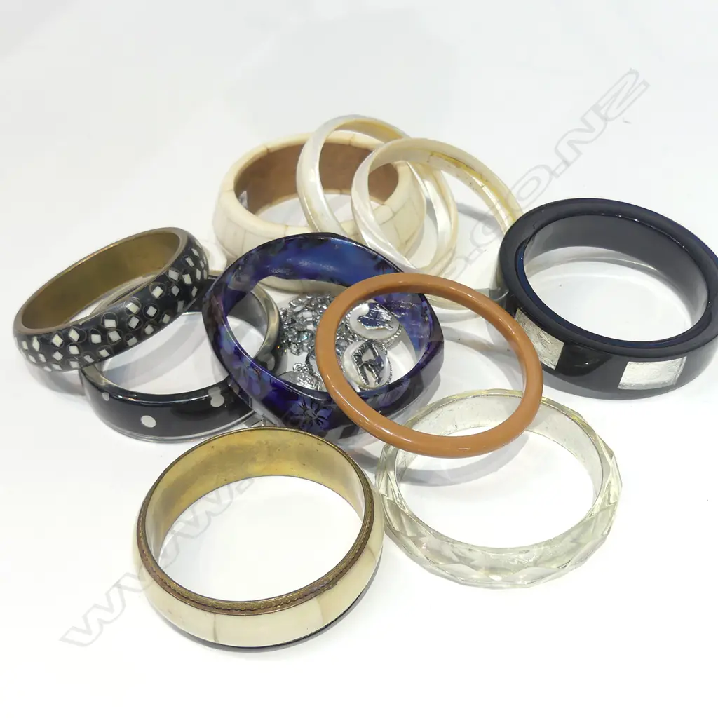 BOX OF BANGLES Image 1++