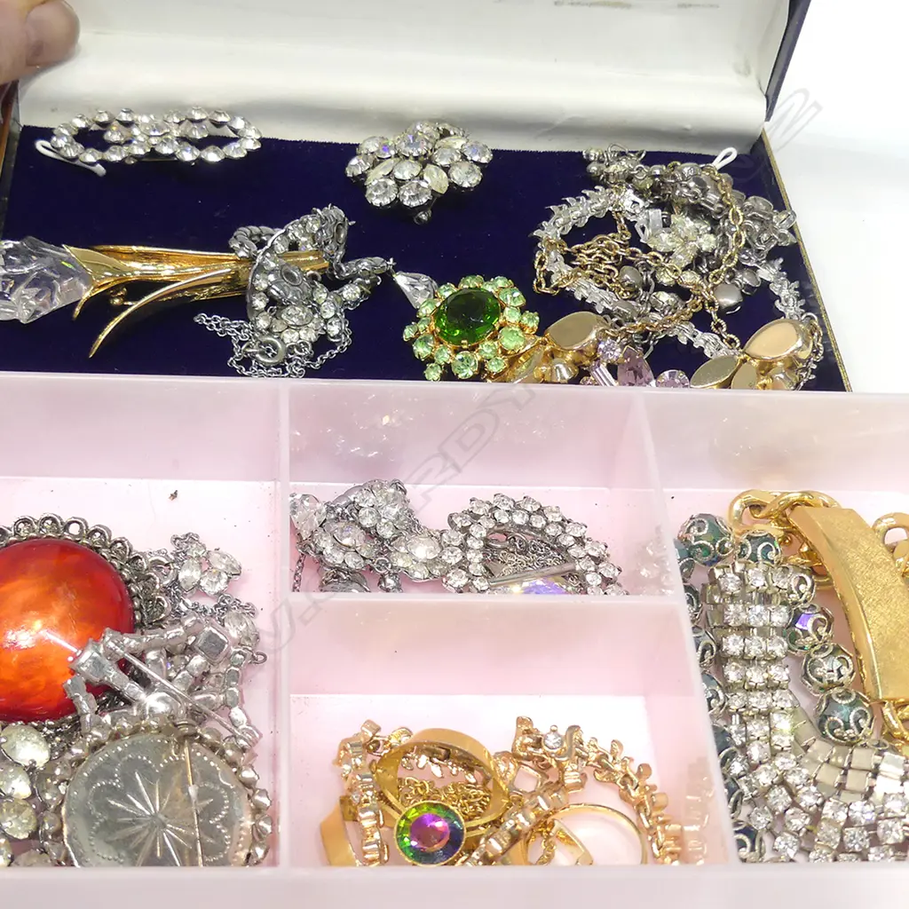 2 BOXES OF COSTUME JEWELLERY Image 1++