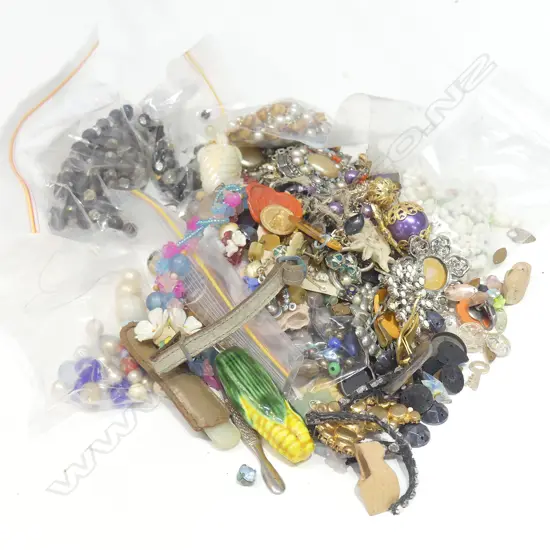 BAG OF COSTUME JEWELLERY