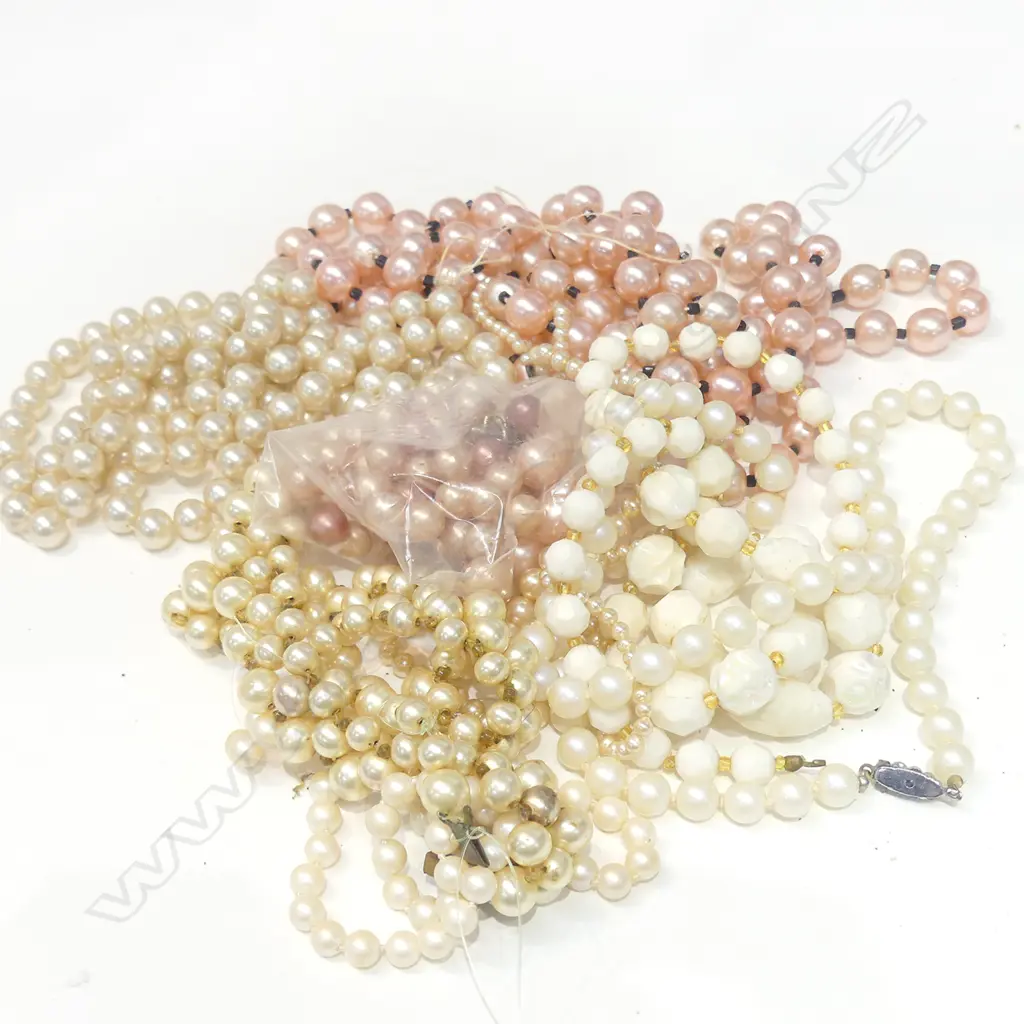 BAG OF FAUX PEARL NECKLACES Image 1++