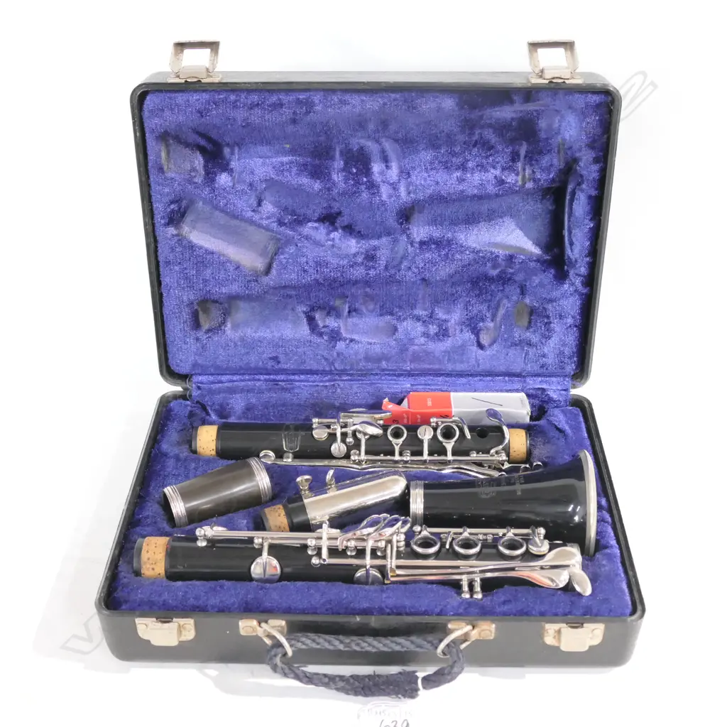 CASED AMERICA BUNDY CLARINET Image 1++