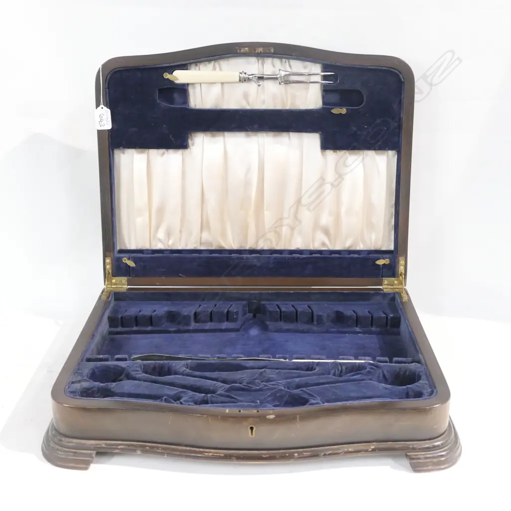 CANTEEN BOX WITH CARVING SET ONLY Image 1++