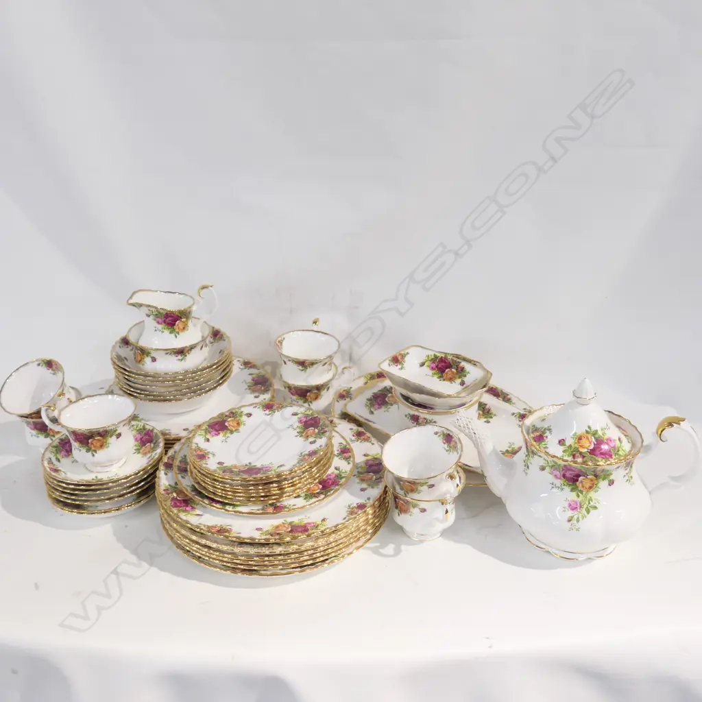 ROYAL ALBERT OLD COUNTRY ROSES, 51 PCE  DINNER SERVICE Image 1++