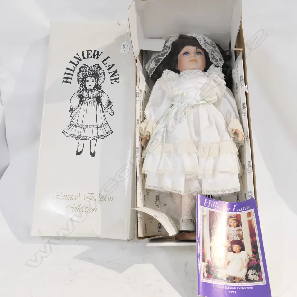 LGE BOXED 'HILLVIEW LANE' DOLL LTD ED. W CERT. Image 1++