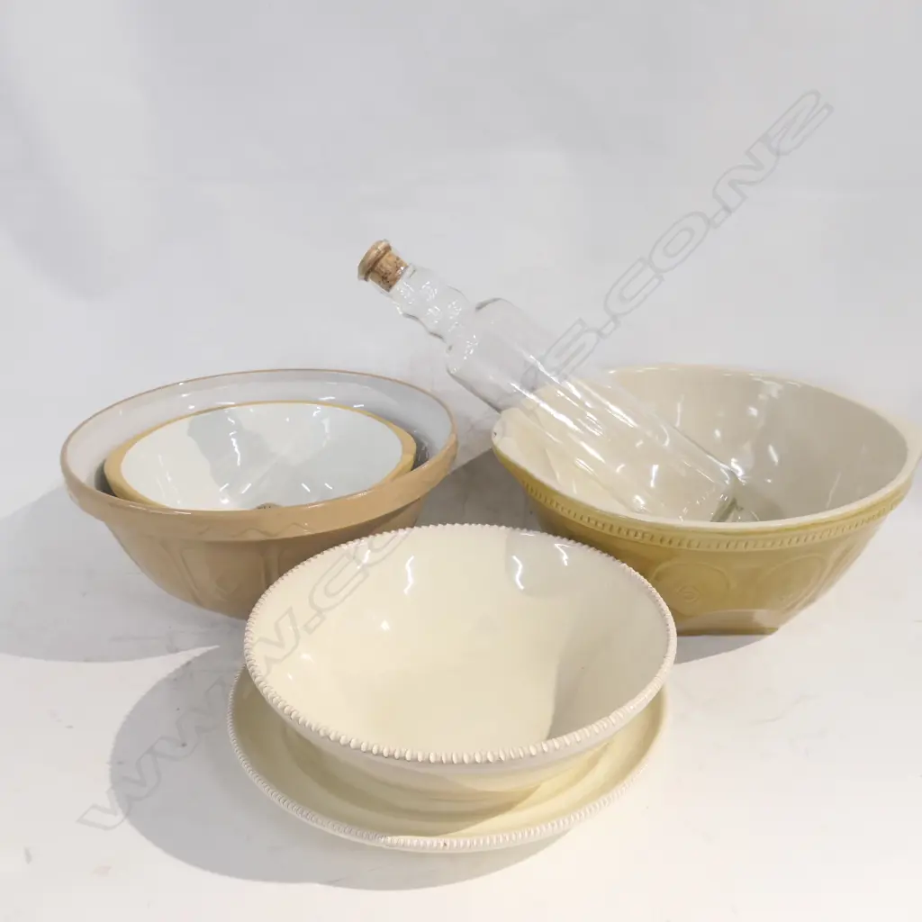 4 MIXING BOWLS, 'MASON CASH', 'T. G. GREEN' ETC PLUS PYREX ROLLING PIN AND ITALIAN PLATE Image 1++